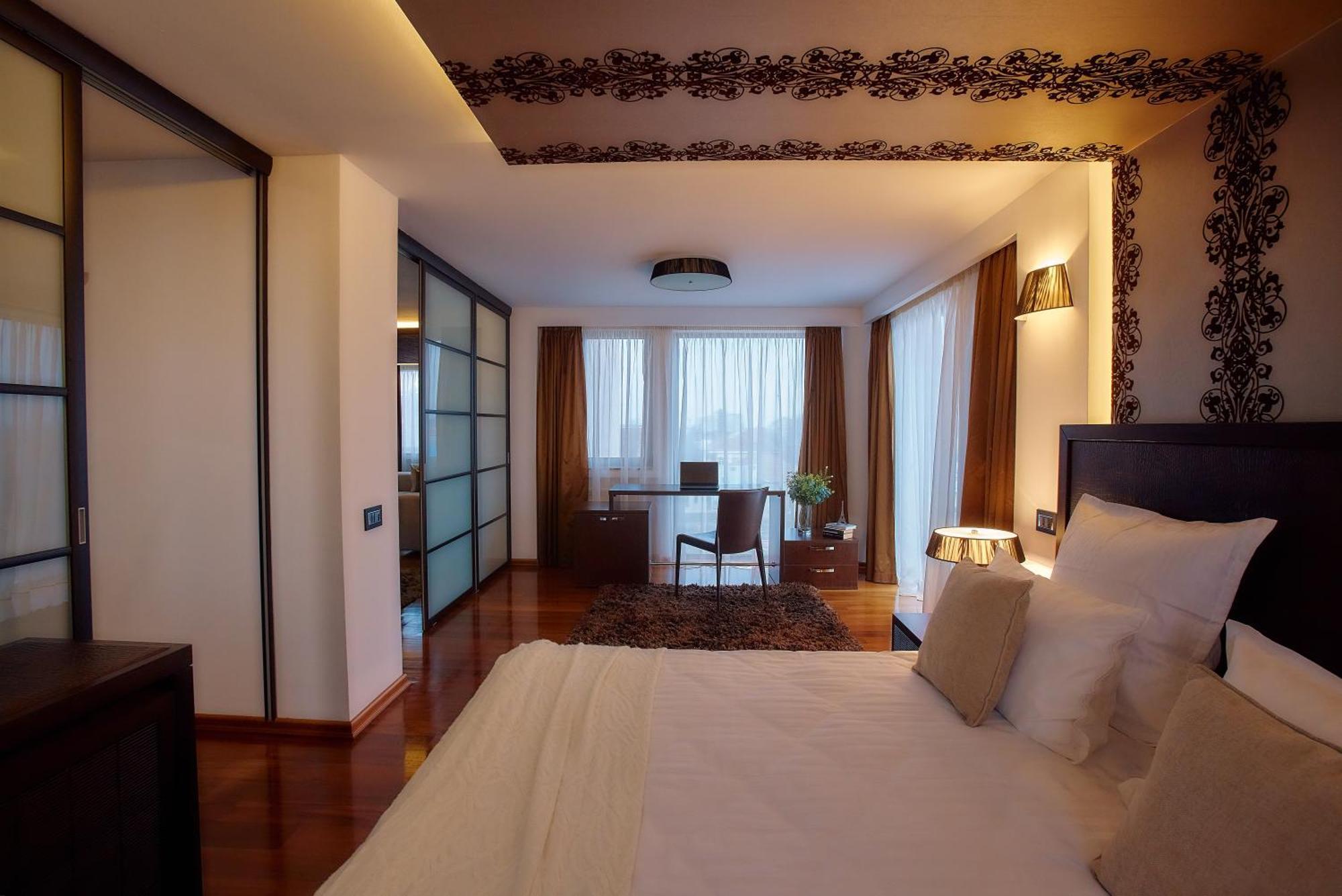 Uptown Residence Satu Mare Luaran gambar